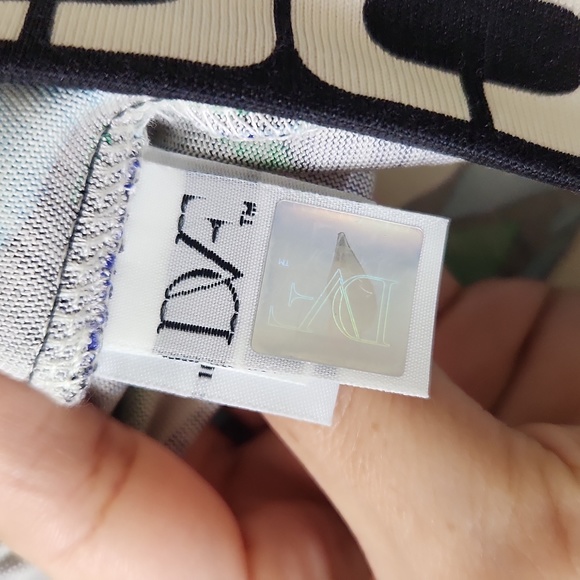 Diane Von Furstenberg-Julian Two Mini Banded dress.  Size 8. - Picture 7 of 10